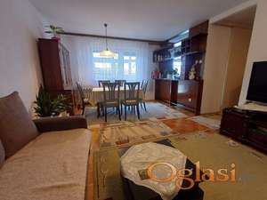 Na prodaju – dvoiposoban, svetao stan od 65 m² na premium lokaciji (Sajam / Nova Detelinara)
